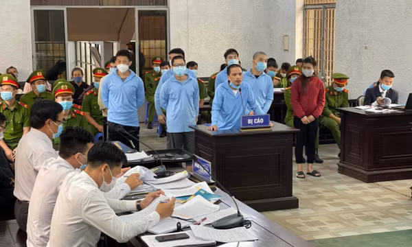 Cán bộ tư pháp xã thông đồng trộm tiền