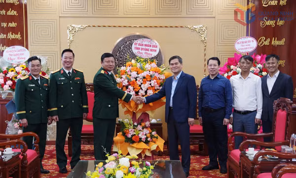 Lãnh đạo tỉnh chúc mừng LLVT trên địa bàn tỉnh nhân Ngày thành lập QĐND Việt Nam