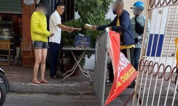 Không đeo khẩu trang, một bí thư phường ở Hà Nội bị phạt 2 triệu đồng