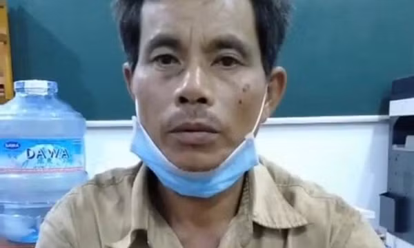 Người đàn ông chửi bởi, đấm, kẹp cổ cán bộ chống dịch khi bị nhắc nhở