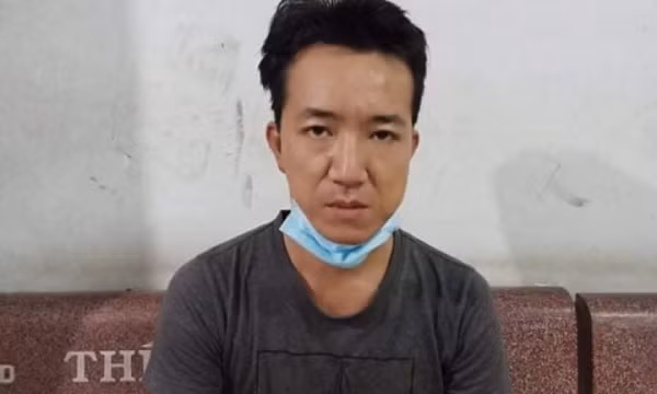 Tạm giữ người đàn ông đánh đập dã man một bé trai trong clip khiến cộng đồng bức xúc