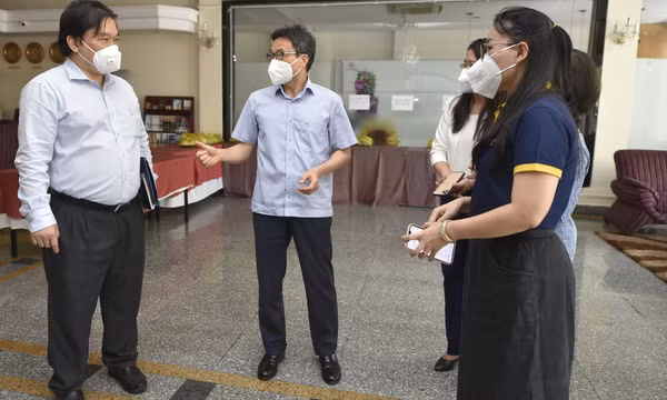Những khách sạn phục vụ y, bác sĩ chống dịch cũng là ở tuyến đầu chống dịch