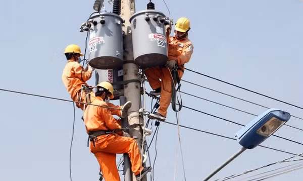 Tiêu thụ điện cao kỷ lục do nắng nóng ở miền Bắc, EVN phát hoảng kêu gọi dùng tiết kiệm
