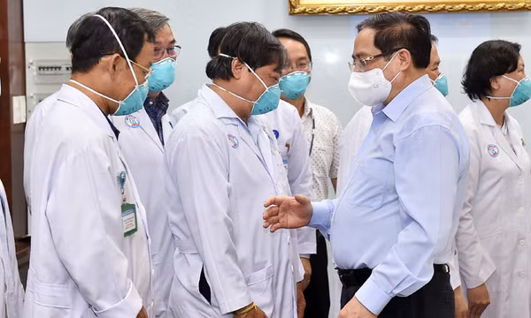 Triển khai ngay phương án điều động, chi viện nhân lực y tế cho các địa phương đang có nhiều ca lây nhiễm, bệnh nặng