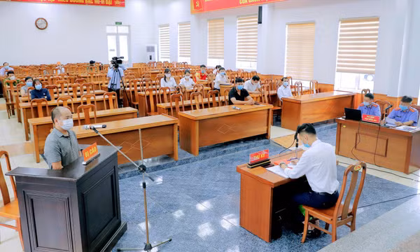 Phạt 15 tháng tù giam cho hành vi "thông chốt", chống người thi hành công vụ