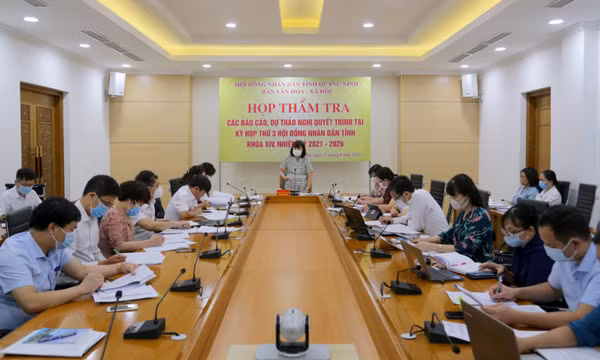 Thẩm tra các báo cáo, tờ trình, dự thảo nghị quyết thuộc lĩnh vực văn hóa - xã hội