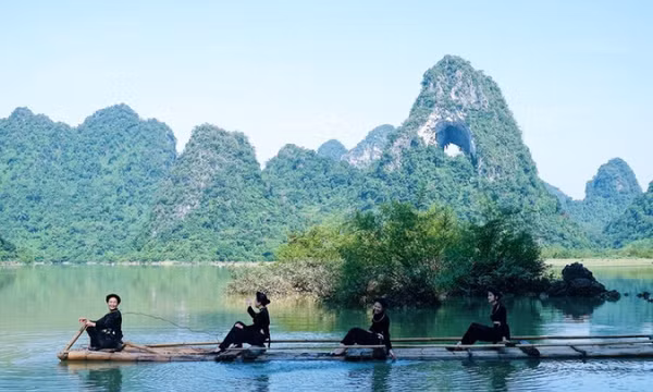 Núi Mắt Thần 'độc nhất vô nhị' ở Cao Bằng