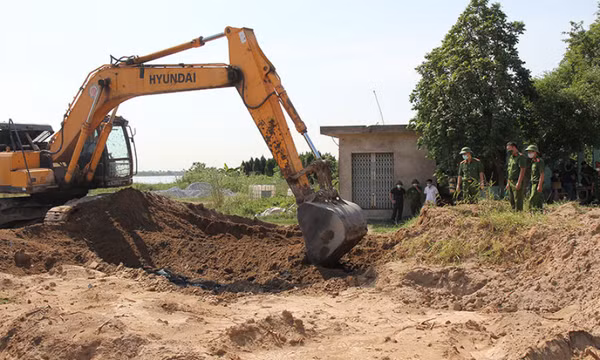 Một hộ kinh doanh chôn lấp hơn 500 tấn chất thải công nghiệp