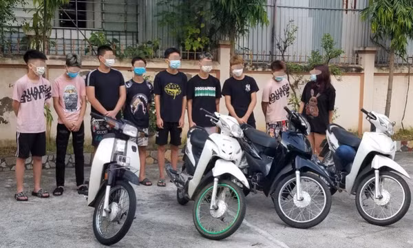 Nhóm 'choai' rủ nhau thông chốt vì lâu ngày không gặp