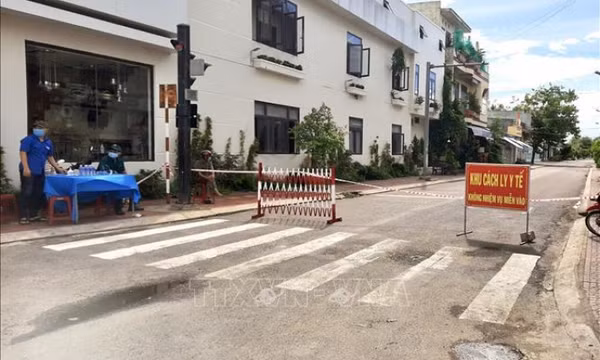 Tạm đình chỉ công tác chủ tịch xã thiếu trách nhiệm, để dịch lây lan ra cộng đồng