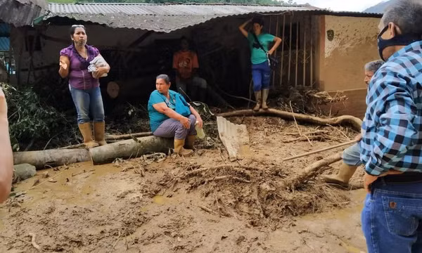 17 người mất tích, 20 người bị thiệt mạng do mưa như trút nước tại Venezuela