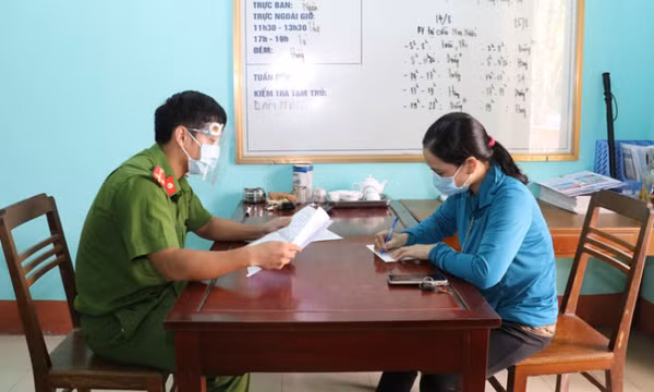 Cán bộ trường trung cấp sửa giấy xét nghiệm COVID-19 để "thông chốt"