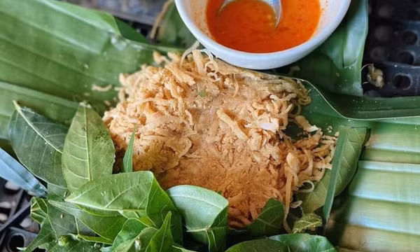 Món nem ăn với lá sung nức tiếng Hà Nội