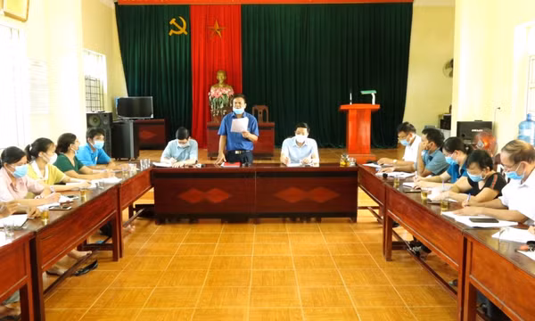 Trưởng Ban Dân vận Tỉnh ủy Nguyễn Văn Hồi dự sinh hoạt chi bộ thôn Tân Tiến, xã Đồn Đạc (Ba Chẽ)