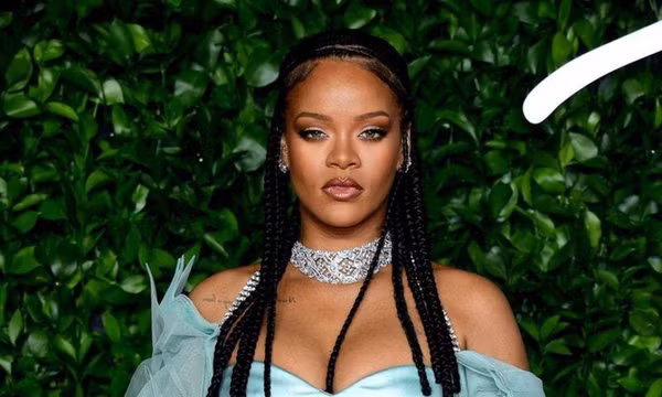 Rihanna trở thành tỷ phú USD