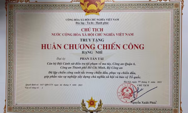 Truy tặng Huân chương Chiến công hạng Nhì cho Đại úy hy sinh ở Quận 6