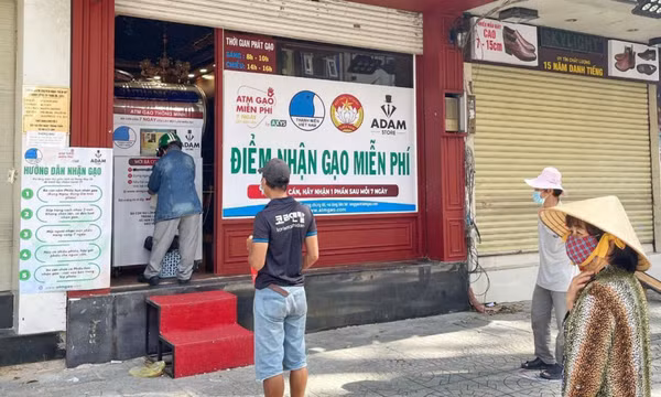Hoa hậu Ngọc Hân phát động cây ATM gạo