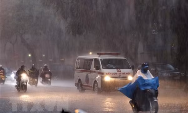 Rãnh áp thấp gây mưa dông tại nhiều khu vực trên cả nước