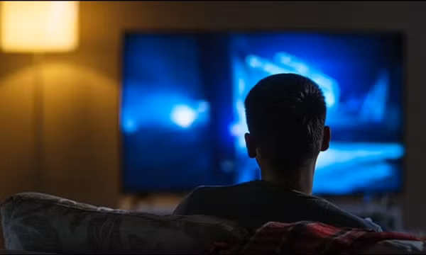 Người xem vô tuyến hơn 8 tiếng mỗi ngày có nguy cơ cao bị đột quỵ