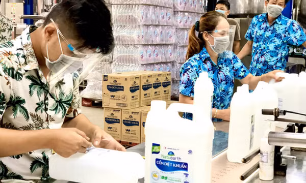 Cách thức nhà máy '3 tại chỗ' chống dịch, giữ nhịp sản xuất