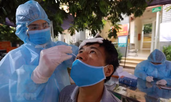 Dịch COVID-19 ngày 15/8: Số ca nhiễm ghi nhận trong nước giảm 136 ca