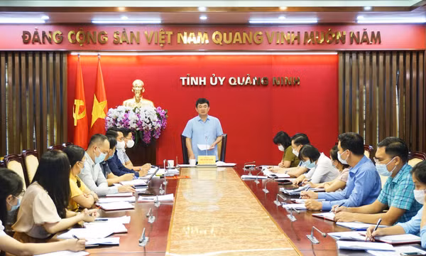 Phó Bí thư Thường trực Tỉnh ủy Ngô Hoàng Ngân làm việc với Ban Dân vận Tỉnh ủy