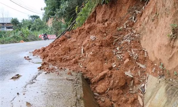 Vùng núi, trung du Bắc Bộ có nơi mưa to, đề phòng lũ quét, sạt lở đất