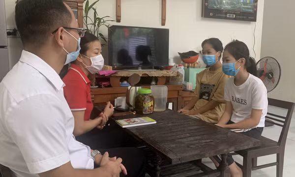 Cô giáo trẻ nỗ lực bám trường, bám lớp