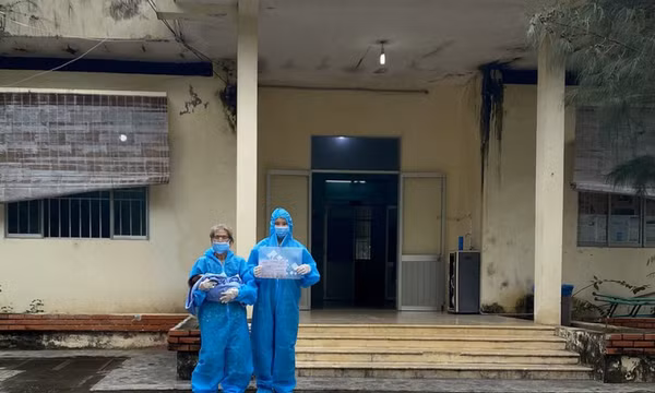 Bé sơ sinh nhỏ tuổi nhất Việt Nam mắc COVID-19 đã khỏi bệnh