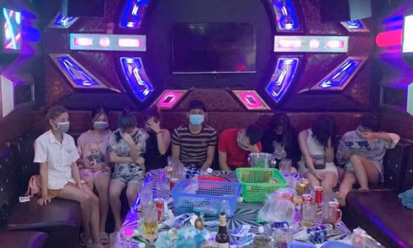11 nhân viên làm thuê dương tính với ma túy trong quán karaoke