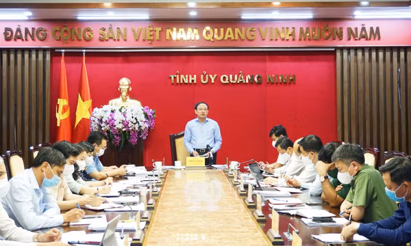Siết chặt kiểm soát người ra vào tỉnh, thành lập sở chỉ huy phòng, chống dịch