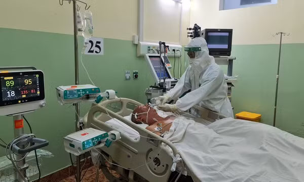Số bà bầu mắc COVID tăng nhanh
