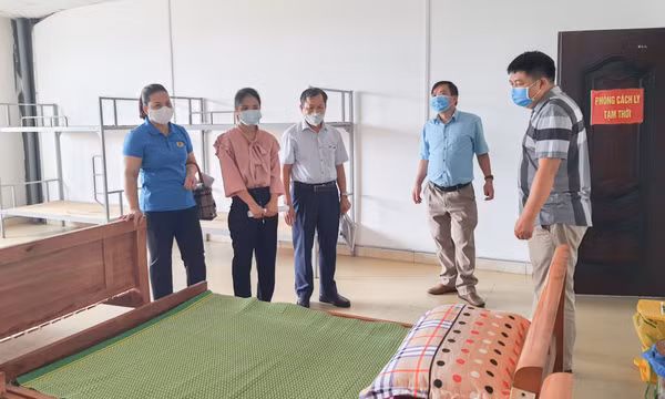 Kiểm tra công tác phòng chống dịch tại KCN Hải Yên (TP Móng Cái)