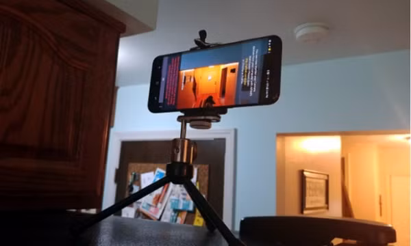 Dùng điện thoại cũ làm camera giám sát trong nhà
