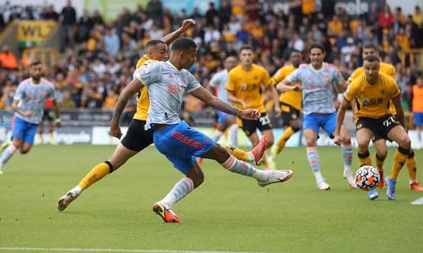 Man Utd thoát hiểm ở Wolverhampton