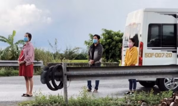 Hậu Giang phát hiện người giả đeo khăn tang để thông chốt kiểm soát dịch