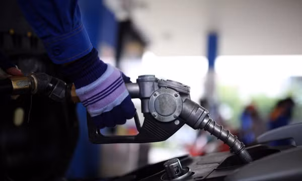 Xăng trong nước sẽ giảm chiều nay?