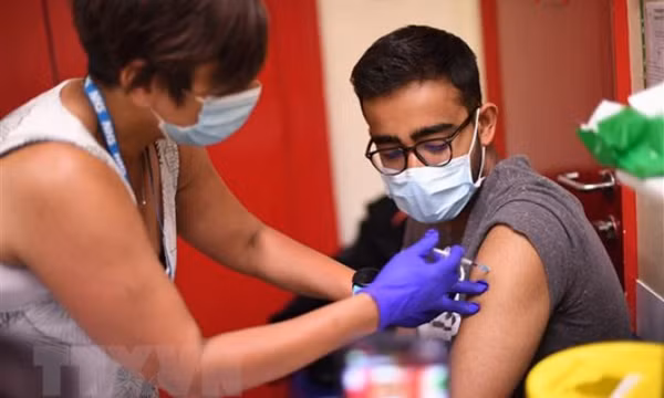 Mũi tiêm vaccine thứ 3 của Pfizer có tác dụng phụ tương tự mũi thứ 2