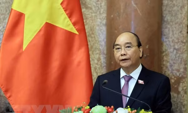 Chủ tịch nước Nguyễn Xuân Phúc lên đường thăm hữu nghị chính thức Lào