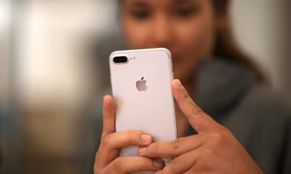 Người dùng chỉ trích, Apple 'nói rõ hơn' vụ iPhone, máy tính nhận diện ảnh ấu dâm