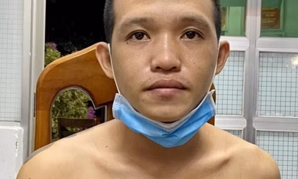 Tạm giữ đối tượng đạp đổ barie, dùng dao tấn công lực lượng chốt phong tỏa