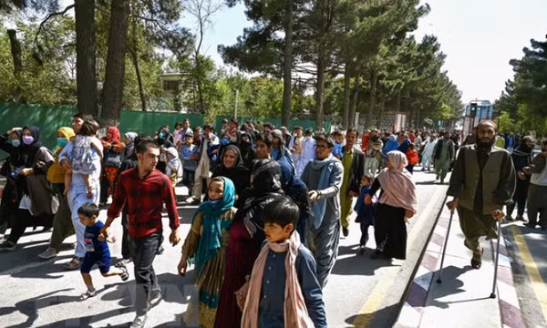 Tình hình Afghanistan: Taliban thiết lập trật tự ở sân bay Kabul