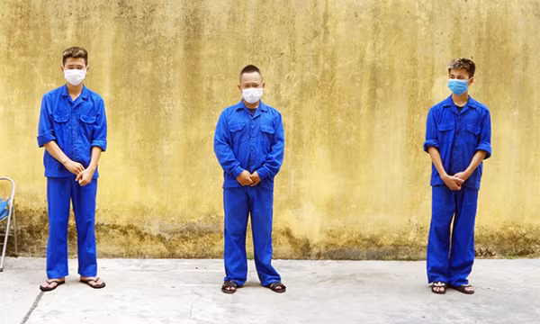 Bắt nhóm cướp dùng gậy và tua vít cướp xe máy