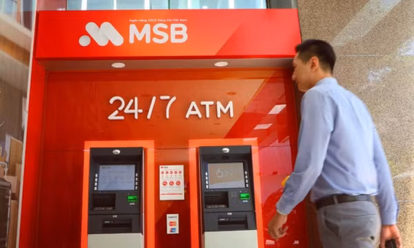 Doanh nghiệp hụt hơi, ngân hàng băng băng về đích