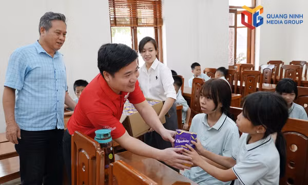 Chia sẻ yêu thương, hành động thiết thực vì trẻ em