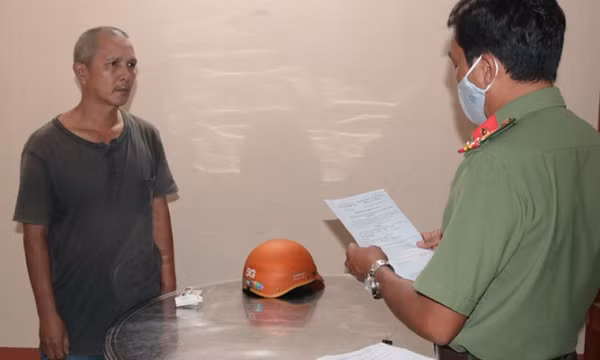 Mua súng nhưng không sử dụng được nhờ đem trả lại thì bị bắt