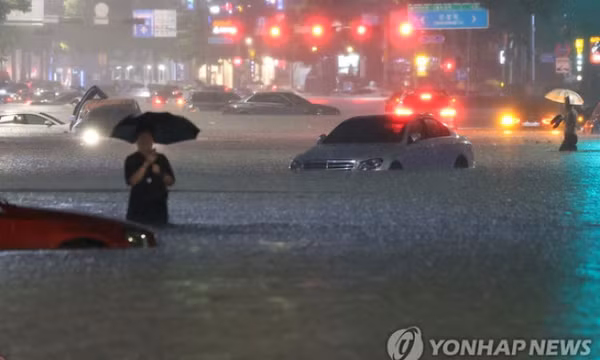 Mưa kỷ lục ở Hàn Quốc: Seoul chìm trong nước, 3 người chết thương tâm dưới tầng hầm