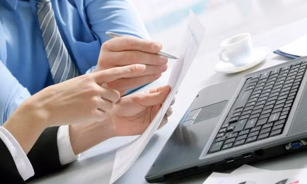 Chỉ huy trưởng của nhà thầu thi công có thể ký biên bản nghiệm thu?