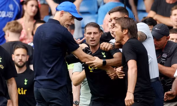 Chelsea và Tottenham chia điểm, hai HLV Tuchel và Conte cùng nhận thẻ đỏ