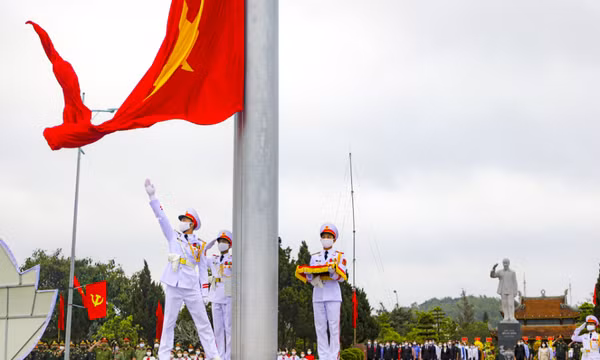 Thiêng liêng Lễ thượng cờ trên đảo Cô Tô